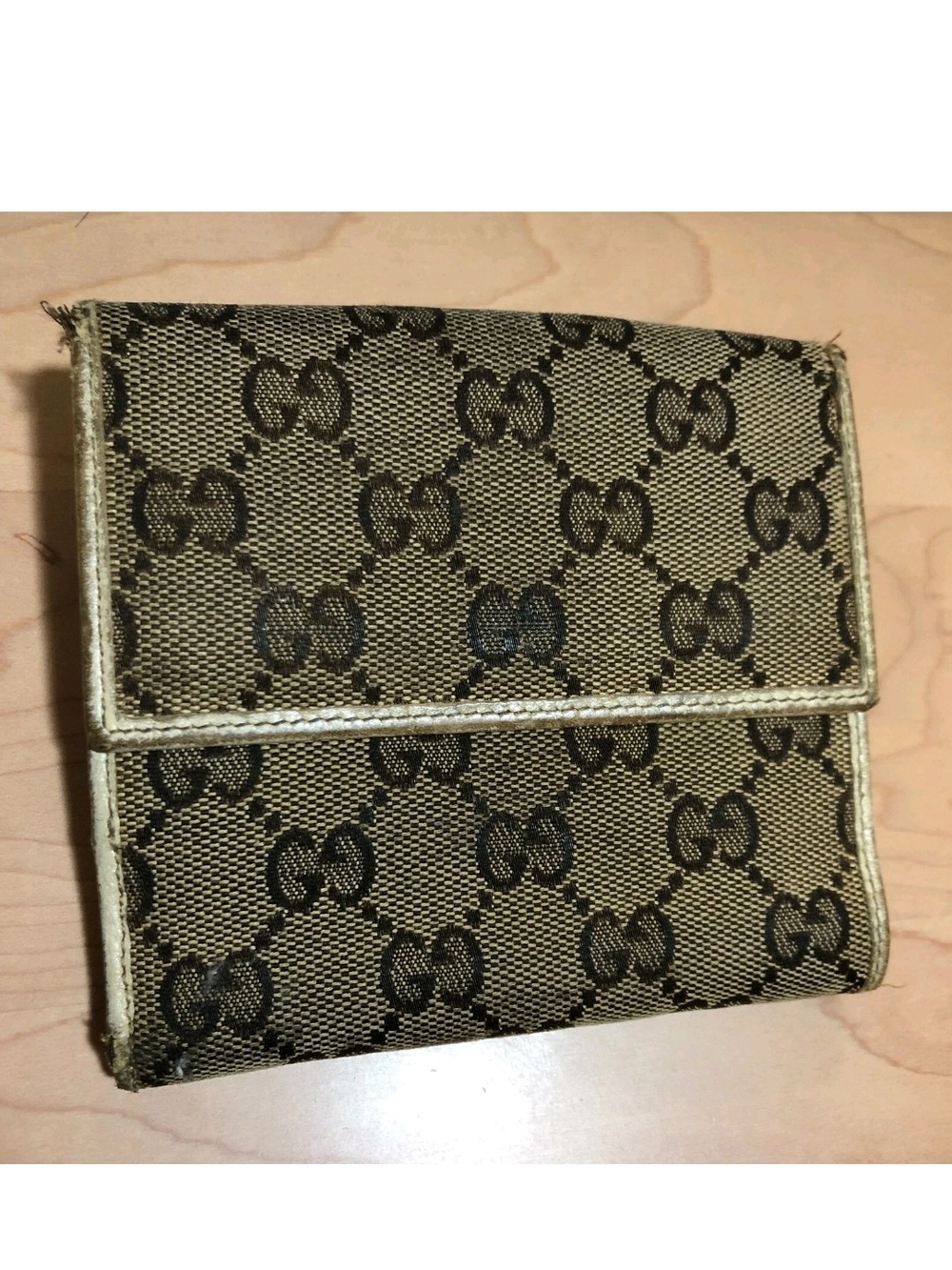 -gucci Beige Monogram Compact Wallet